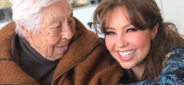 Thalía denuncia el maltrato que sufre su abuela