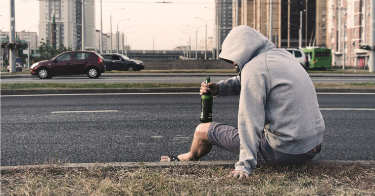 alcohol en exceso es señal de que no has superar un dolor