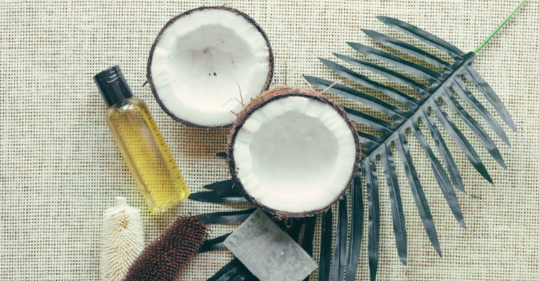 alisar el pelo con aceite de coco