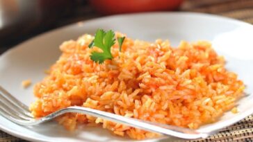 arroz rojo casero con a penas una taza de arroz
