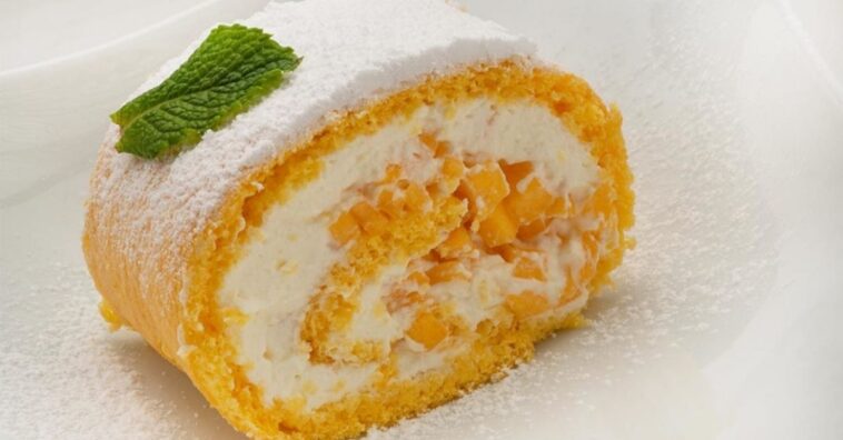 brazo gitano relleno de melocotón y nata