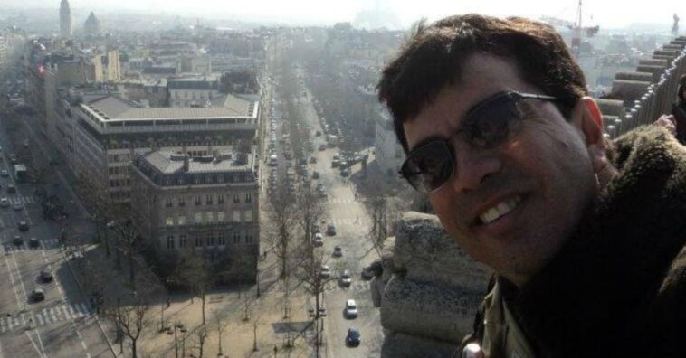 muere después de caerse del balcón