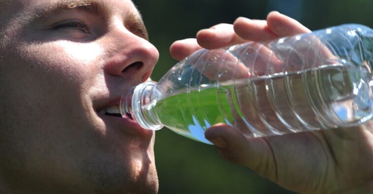 limpiar las botellas de agua