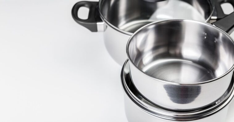 quitar las manchas de las ollas de acero inoxidable