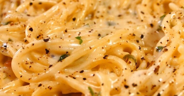 espaguetis a la crema de queso