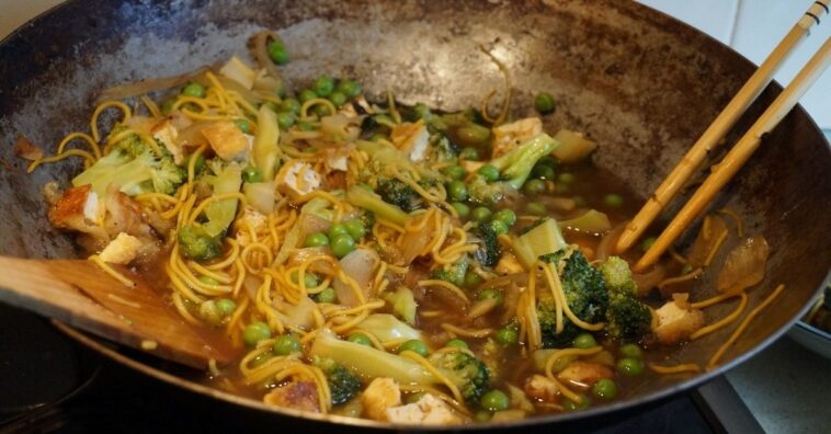 fideos con vegetales al wok