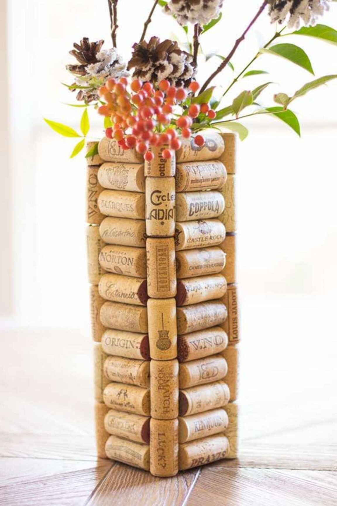10 Manualidades hechas con corchos de vino usados