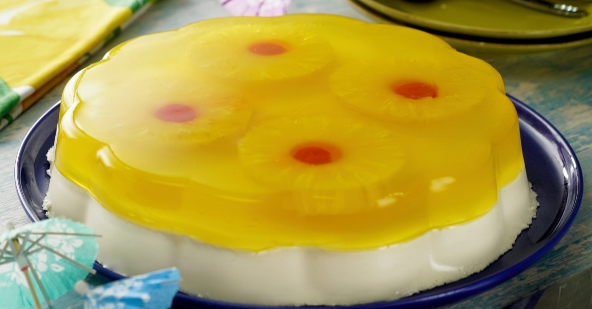 Descubre la receta de la gelatina cremosa de piña y leche de coco