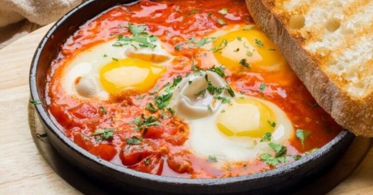 huevos en salsa