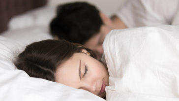 las mujeres necesitan dormir ms que los hombres