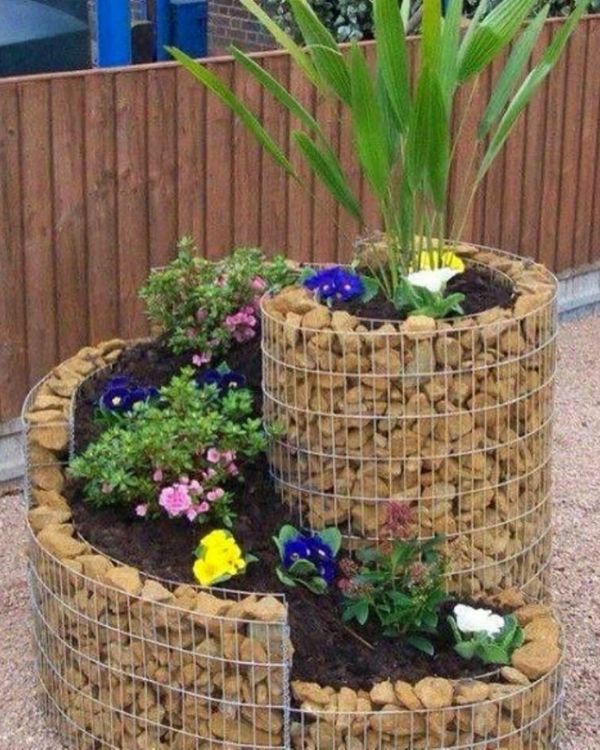 ideas para adornar tu jardín con objetos reciclados