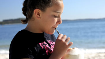 mejor momento para beber agua de coco