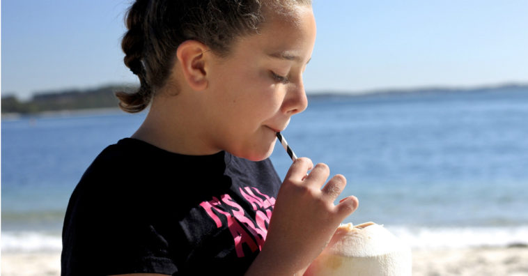 mejor momento para beber agua de coco