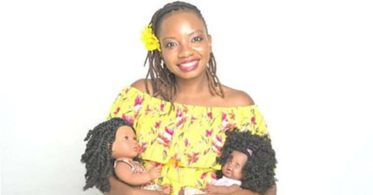 mujer crea una línea de muñecas afro