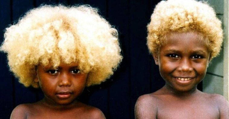 isla del Océano Pacífico, parte de la población negra es rubia natural