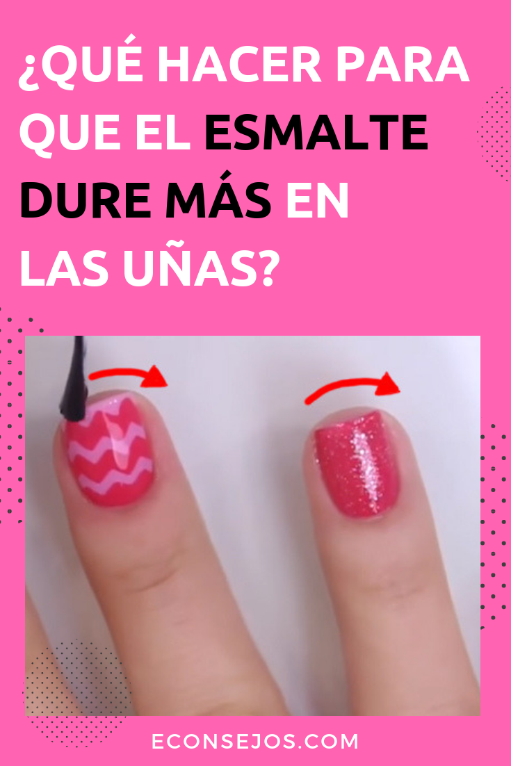 Pasar esmalte en las uñas