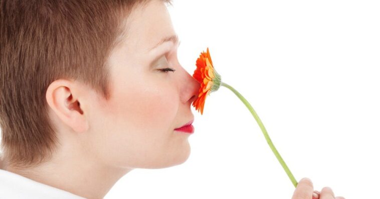 pérdida del olfato está asocia a un mayor riesgo de mortalidad