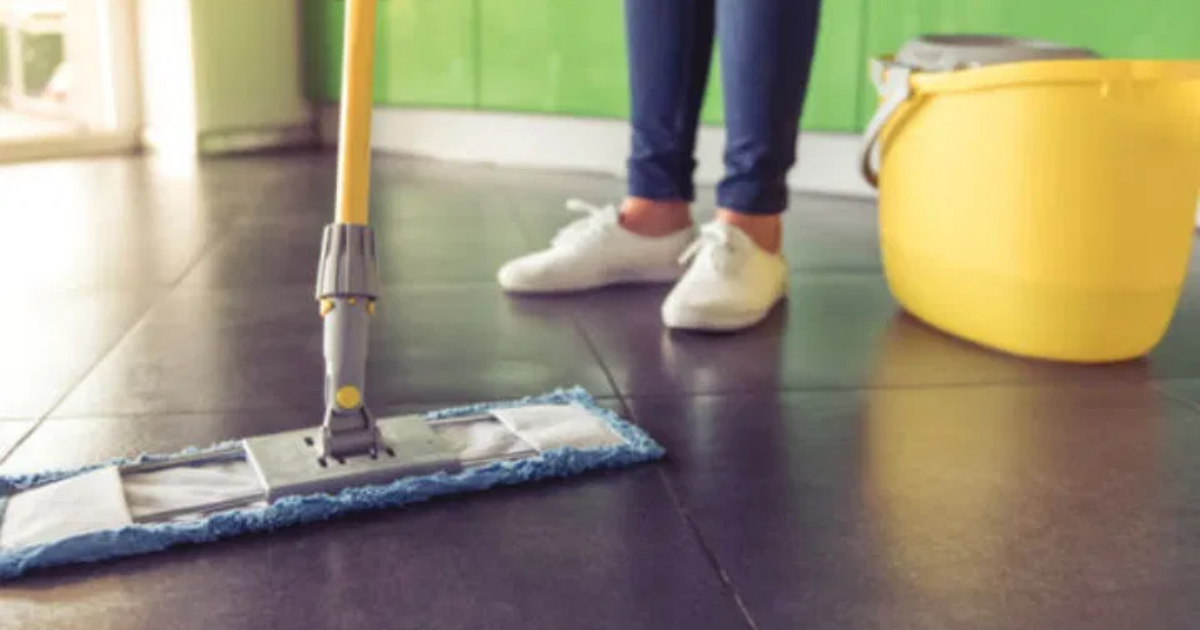 Cómo hacer un preparado casero para limpiar el suelo de tu casa