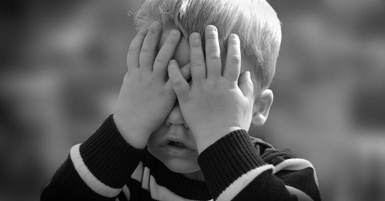 prohibido dejar a tus hijos con una pareja o novio que casi no conoces