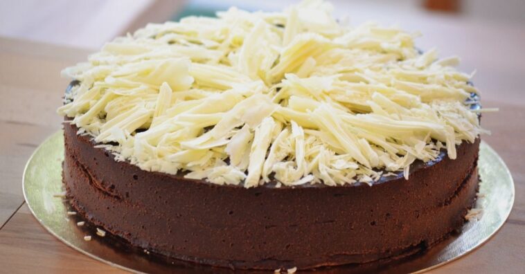 Pastel de chocolate blanco