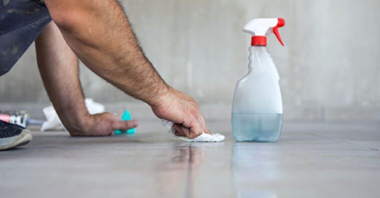 remover la silicona del suelo