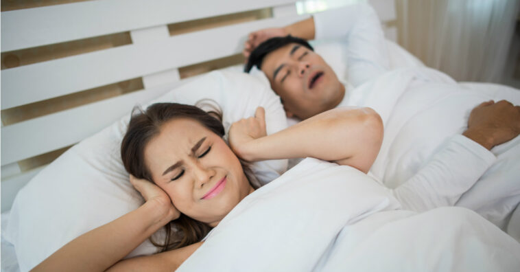 ronquidos de tu pareja podrían perjudicar tu salud
