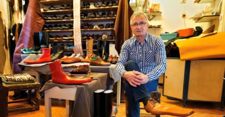 zapatos de 1.5 metros de largo para poder mantener la distancia social
